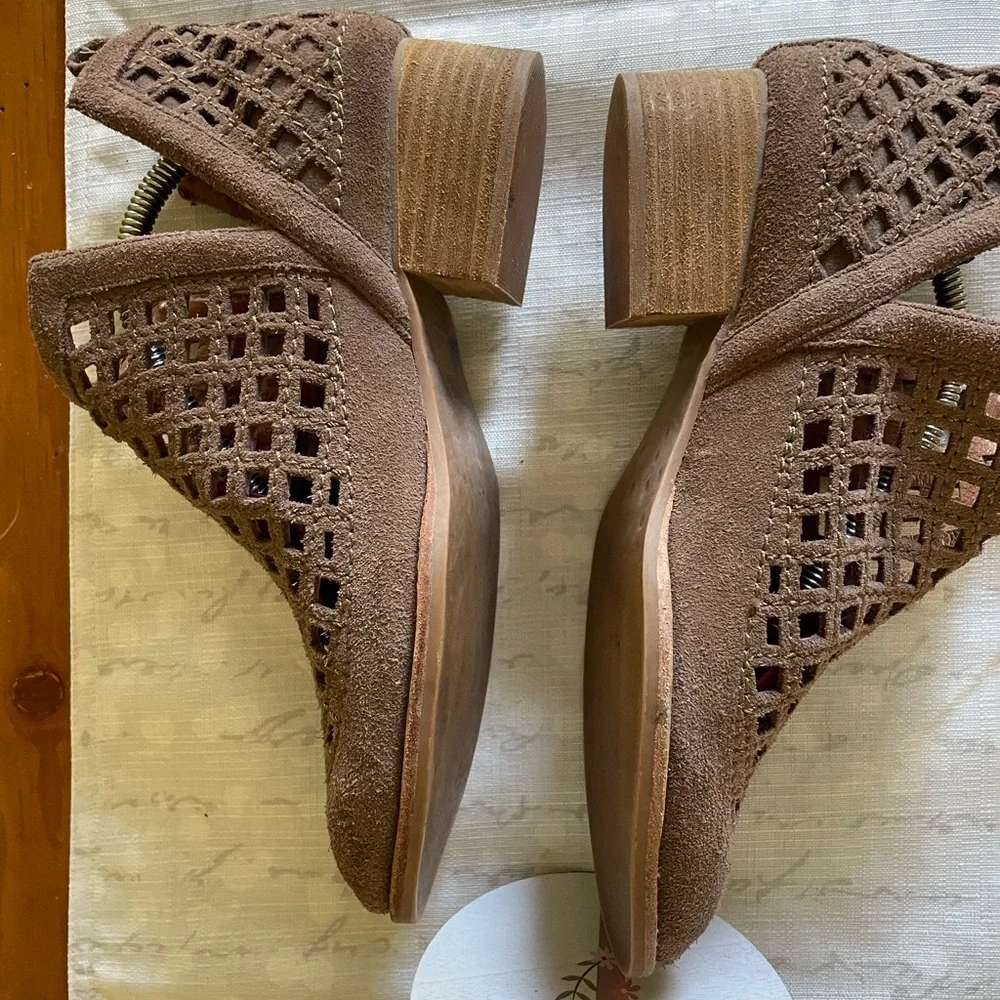 Jeffrey Campbell brown suede bootie size 7.5.
$4.99 shipping❤️ - Picture 5 of 14